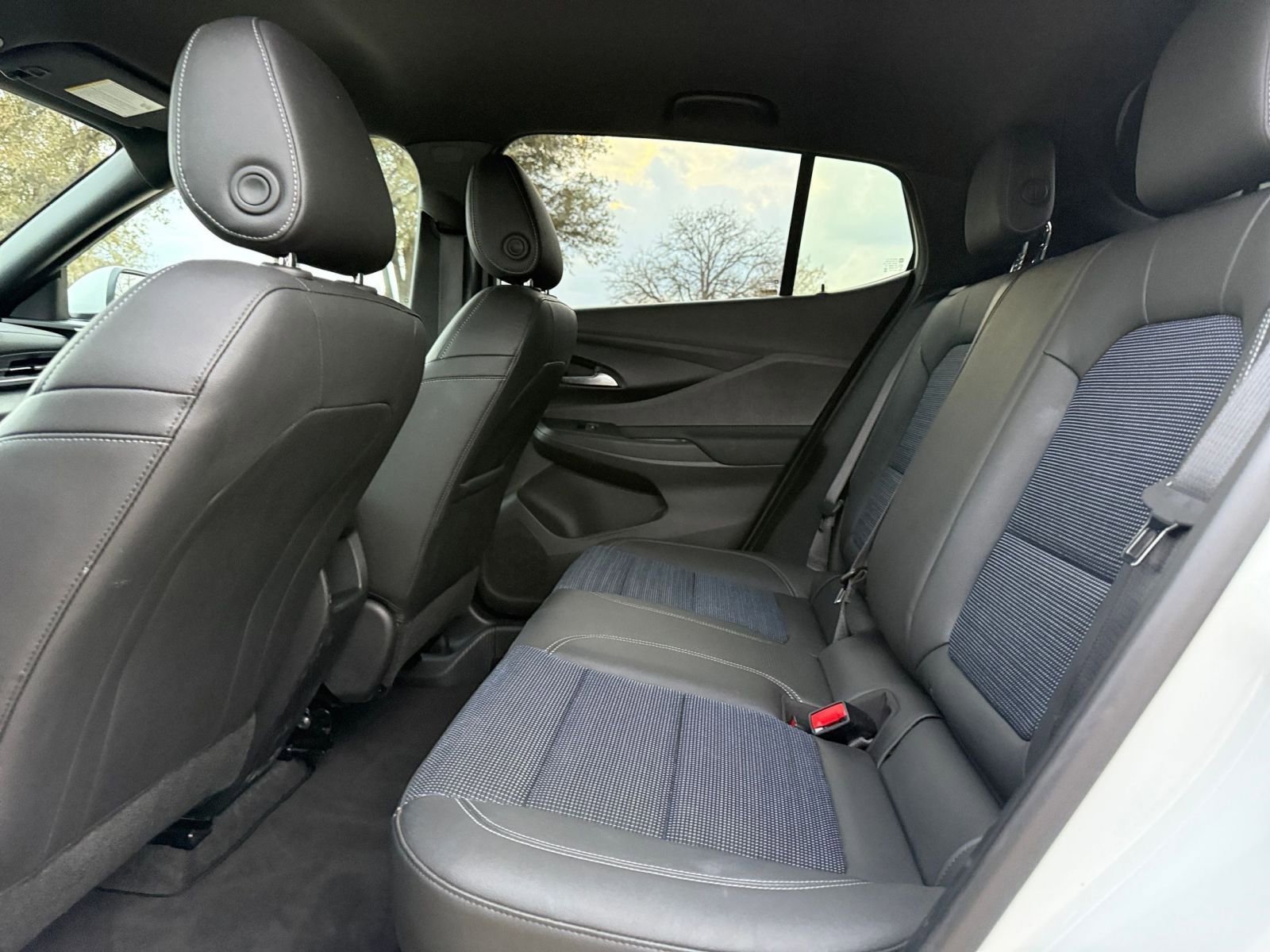 Used 2025 Buick Envista Preferred image 25