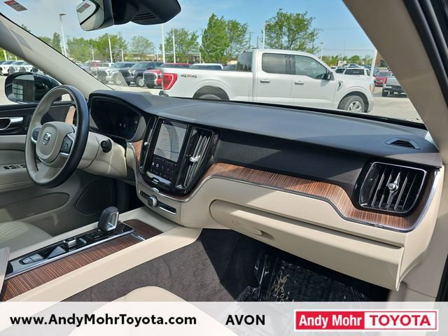 Used 2022 Volvo XC60 B5 Momentum w/ Climate Package AWD/4WD image 35