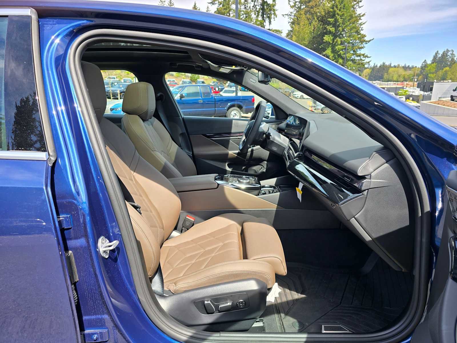 Used 2026 BMW i5 eDrive40 AWD/4WD image 11
