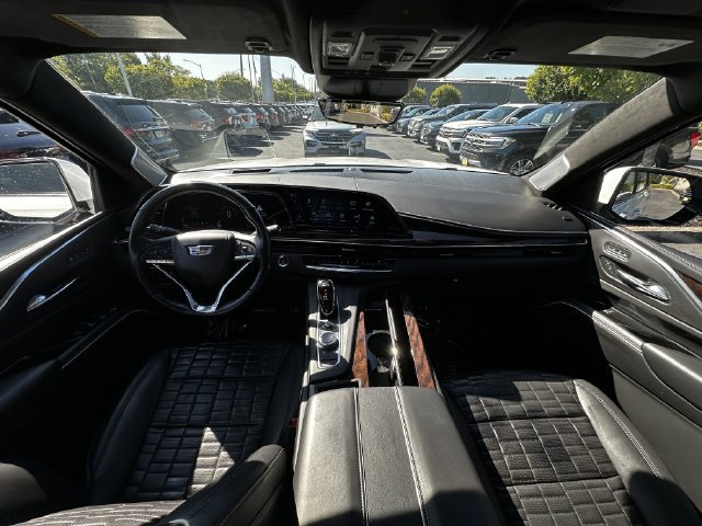 Used 2023 Cadillac Escalade Sport Platinum w/ LPO, ONYX Package AWD/4WD image 3
