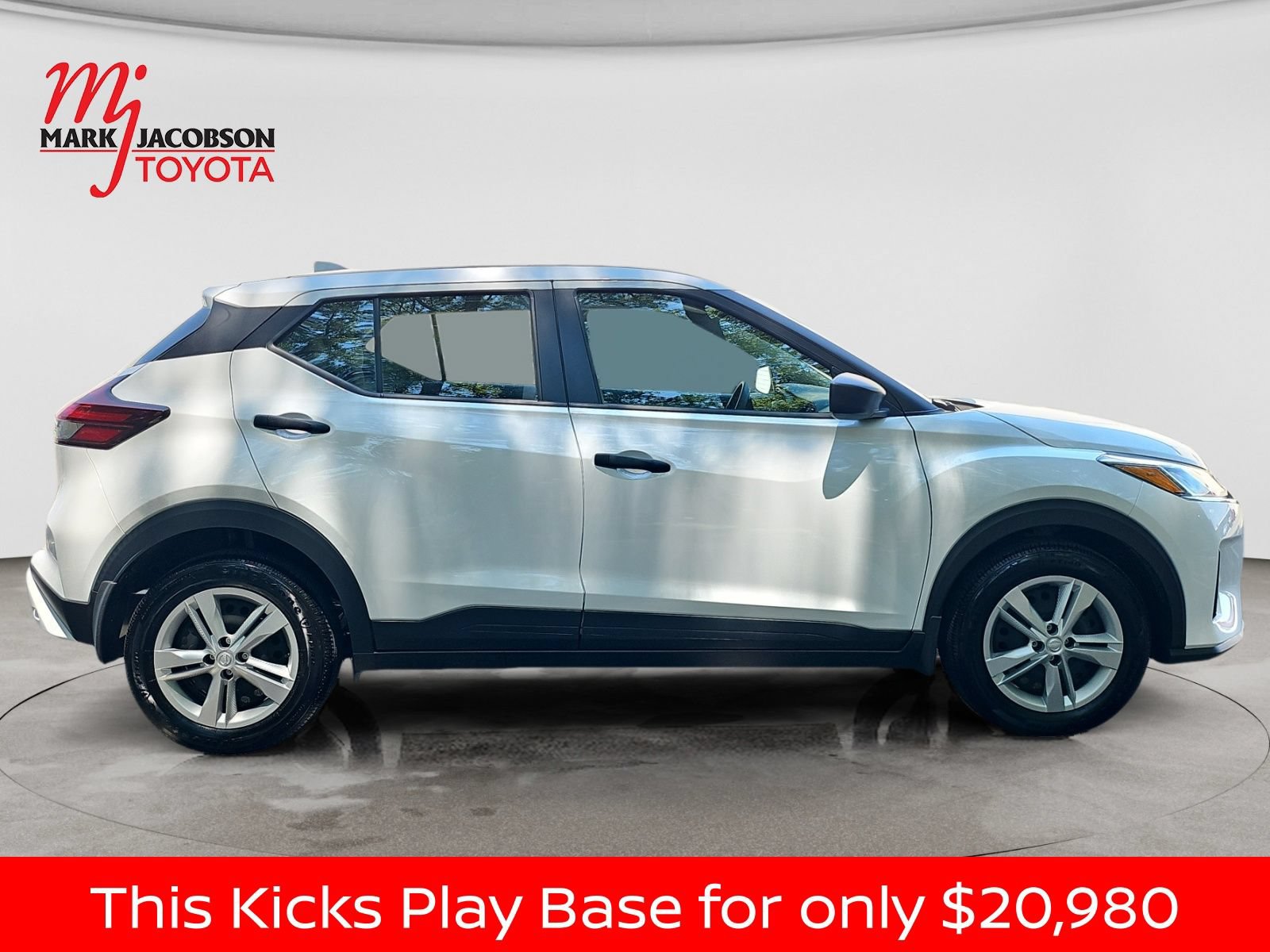 Used 2025 Nissan Kicks Play S FWD image 7