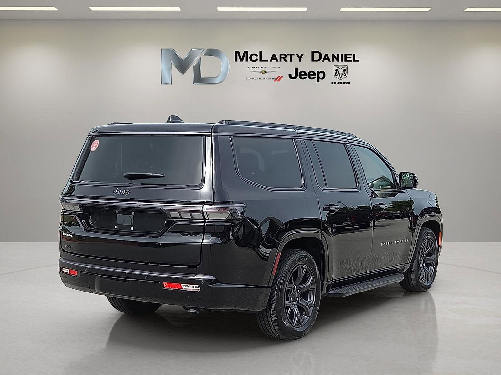 New 2026 Jeep Grand Wagoneer Limited w/ Convenience Group I AWD/4WD image 5