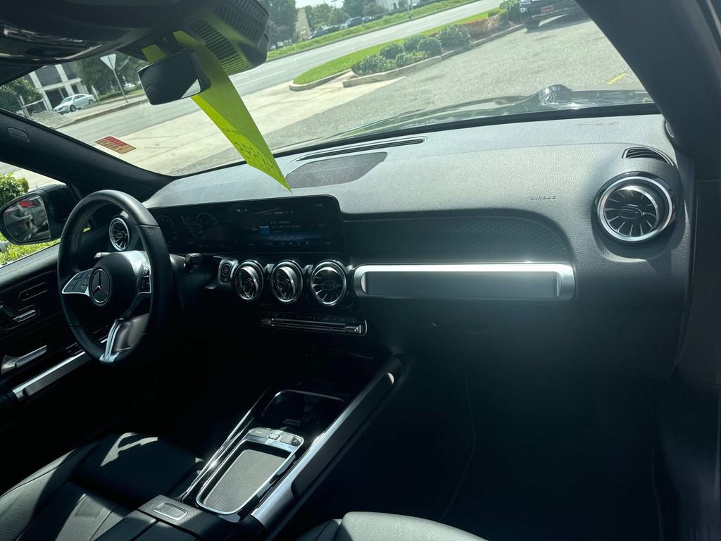 Used 2024 Mercedes-Benz GLB 250 GLB 250 image 12