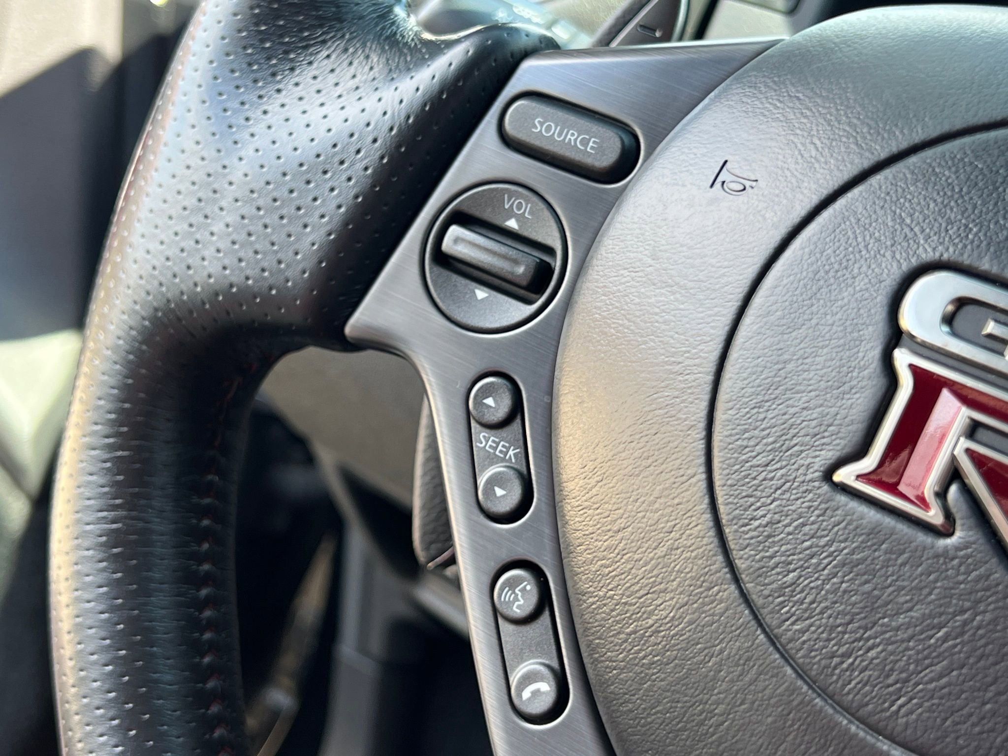 Used 2015 Nissan GT-R Black Edition image 22