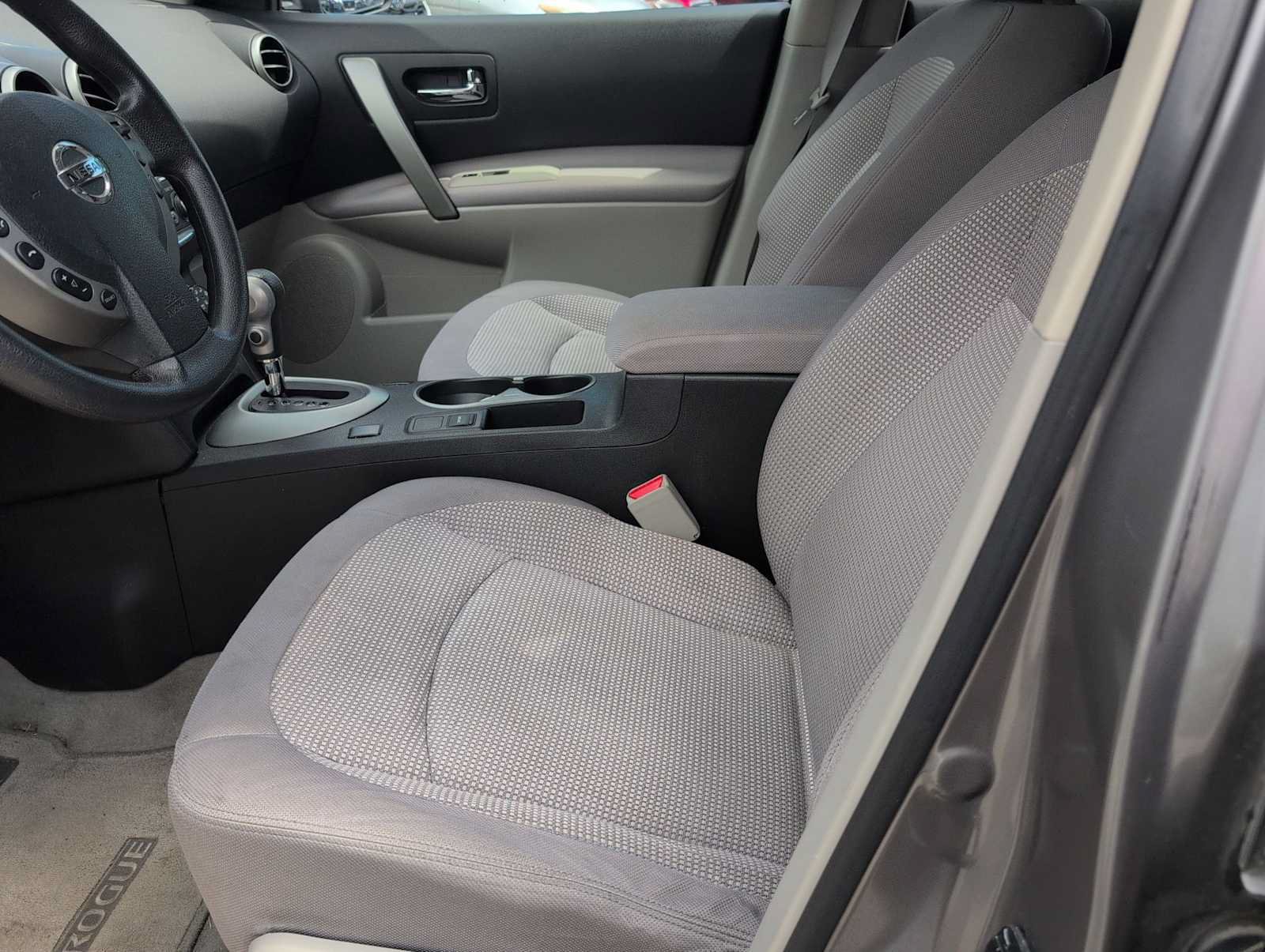 Used 2013 Nissan Rogue SV FWD image 16