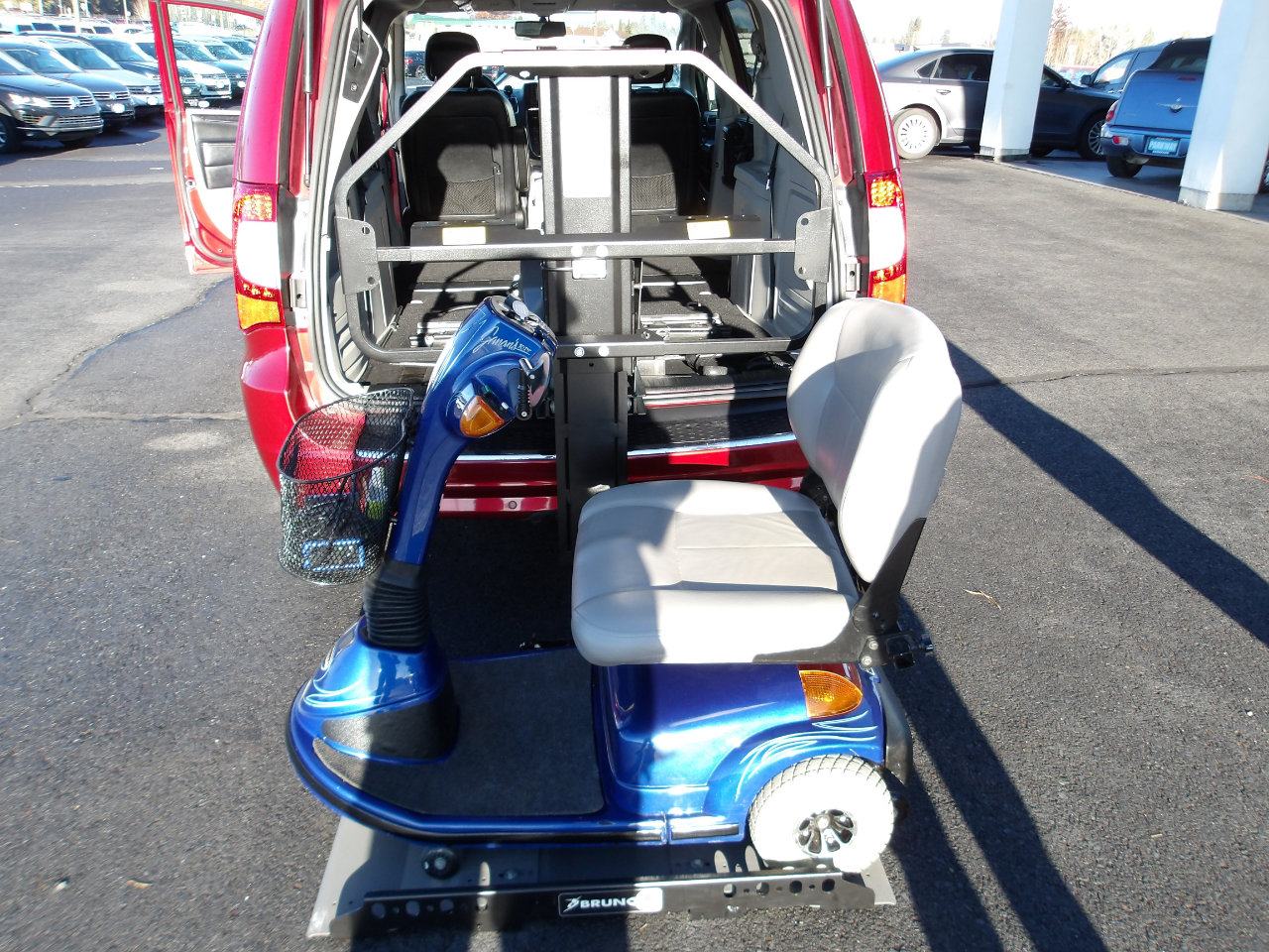 Used 2013 Chrysler Town & Country Touring-L w/ Entertainment Group #2 image 14