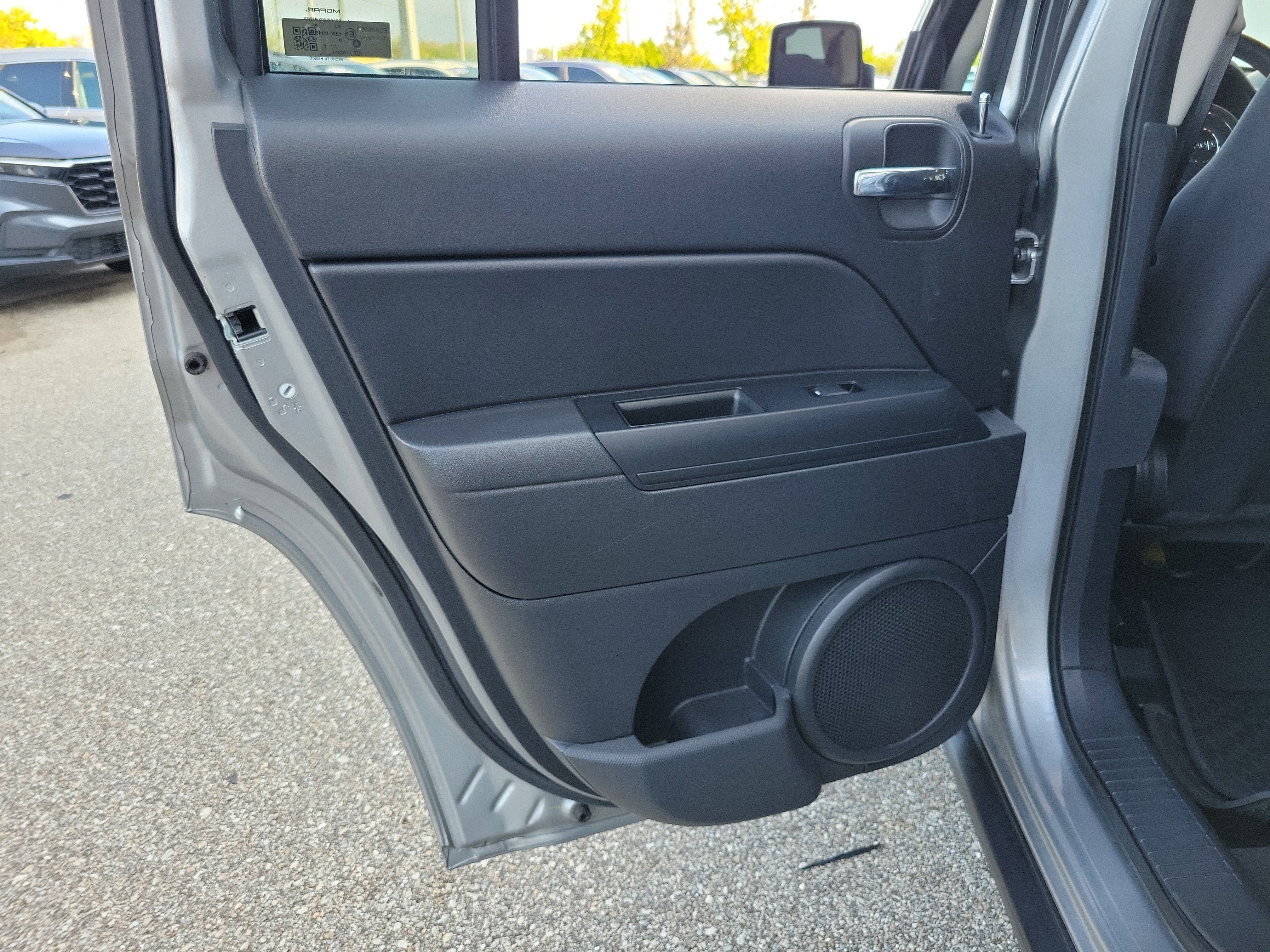 Used 2014 Jeep Patriot Latitude w/ All Weather Capability Group AWD/4WD image 15