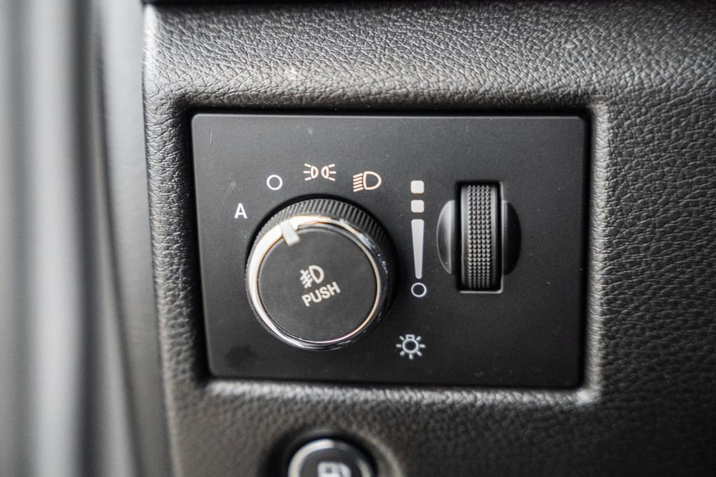 Certified 2019 Jeep Grand Cherokee Laredo w/ Security & Convenience Group image 39