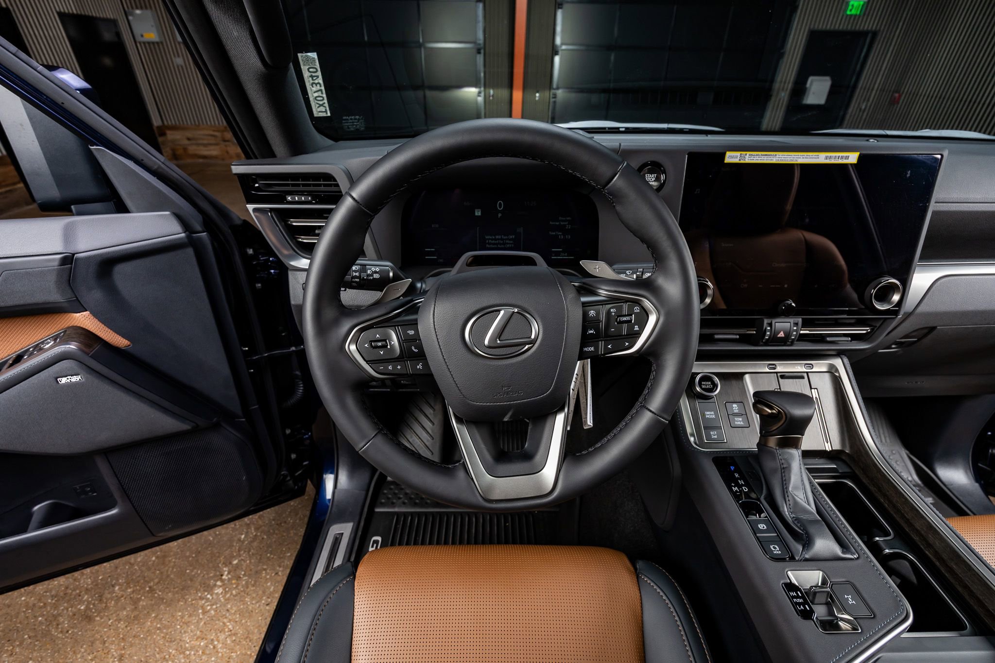 Used 2025 Lexus GX 550 w/ Accessory Package (2T) image 18