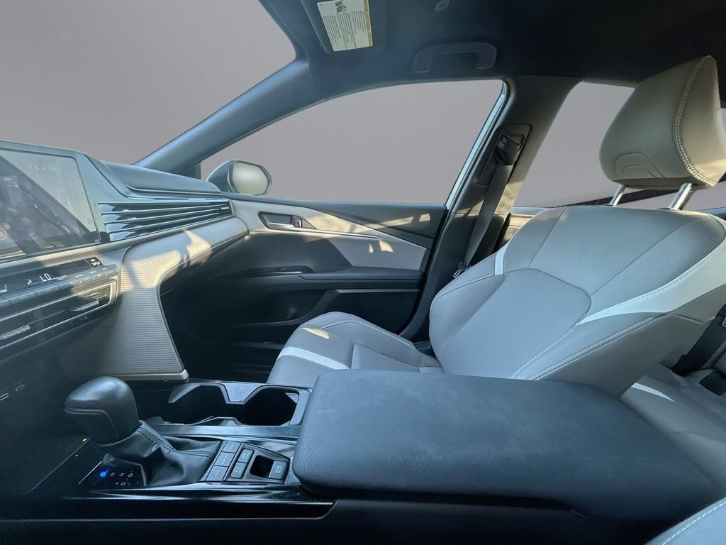 Used 2025 Toyota Camry SE FWD image 27
