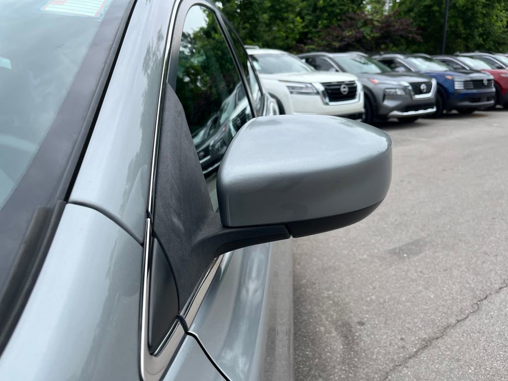 Used 2013 Nissan Sentra SR w/ Driver Pkg FWD image 33