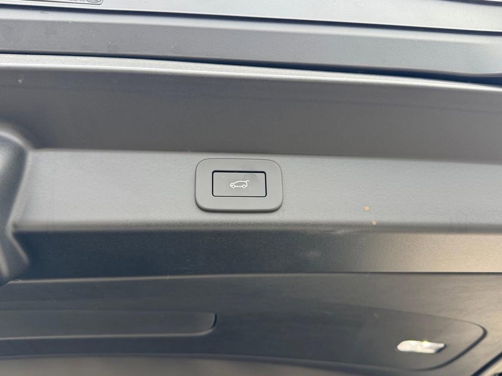 New 2026 Land Rover Range Rover Sport SV image 6