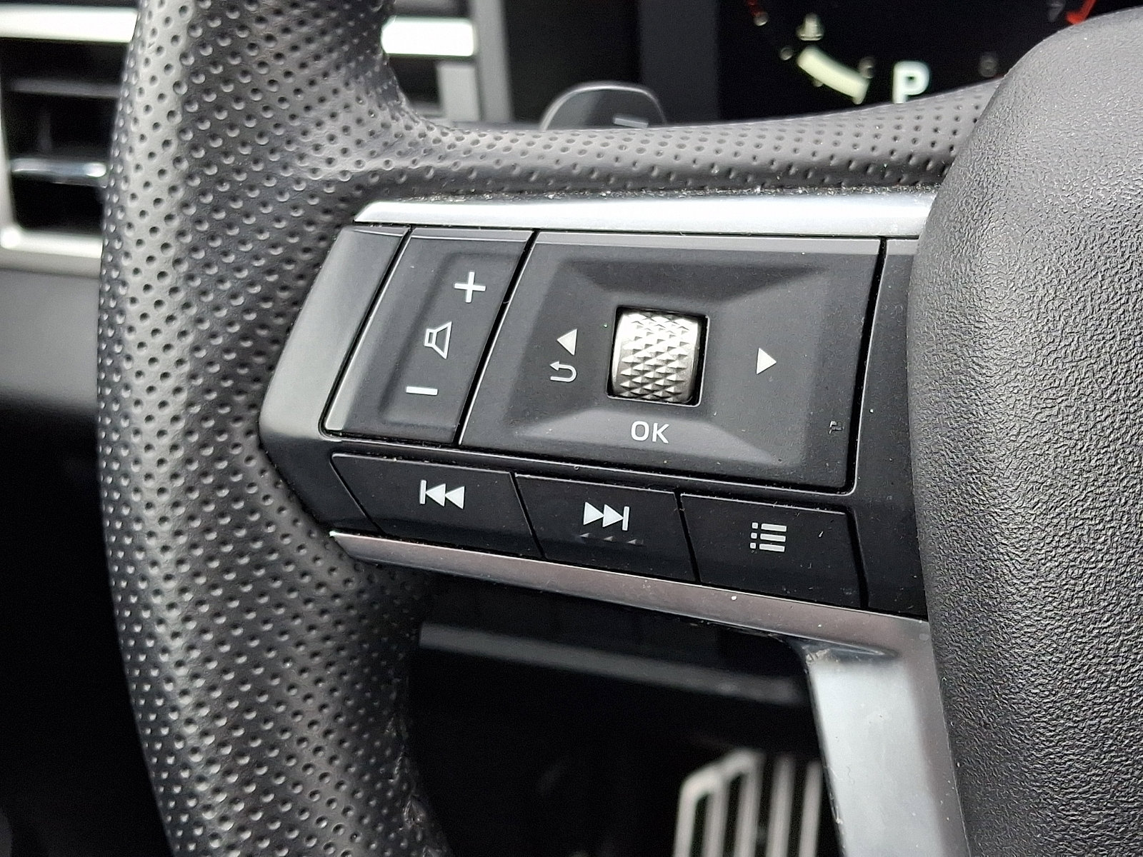 Used 2025 Mitsubishi Outlander AWD image 22