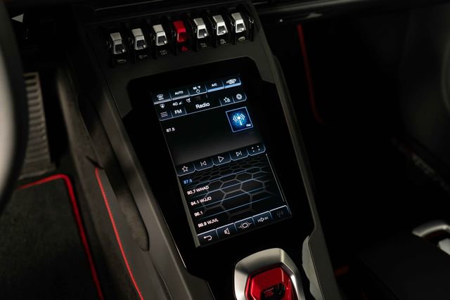 Used 2022 Lamborghini Huracan EVO image 20