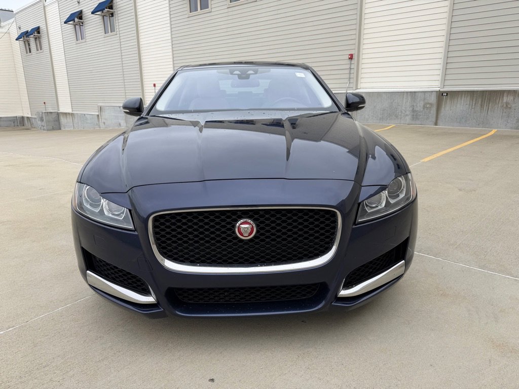 Used 2018 Jaguar XF Premium AWD/4WD image 2