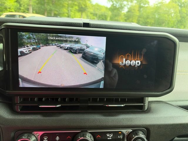 Used 2024 Jeep Wrangler Unlimited w/ Convenience Group AWD/4WD image 19