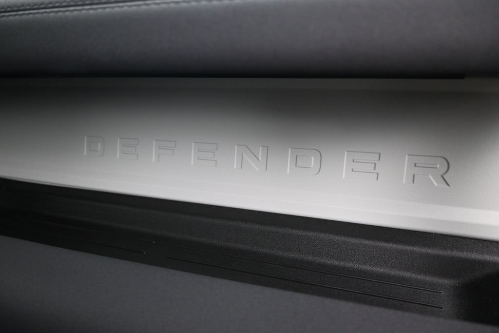 Used 2023 Land Rover Defender 130 X-Dynamic SE AWD/4WD image 38