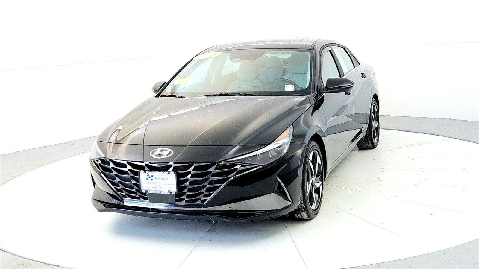 Used 2023 Hyundai Elantra Limited image 2
