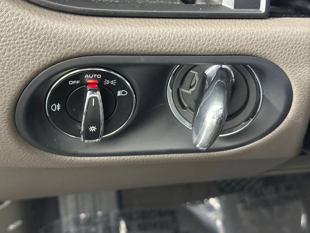 Certified 2026 Porsche Macan Turbo AWD/4WD image 27