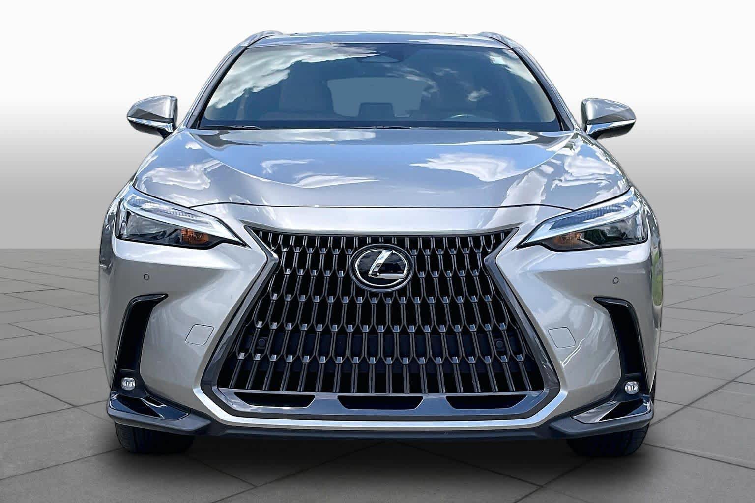 Used 2025 Lexus NX 250 FWD w/ Towing Package (2000 Lbs) image 4