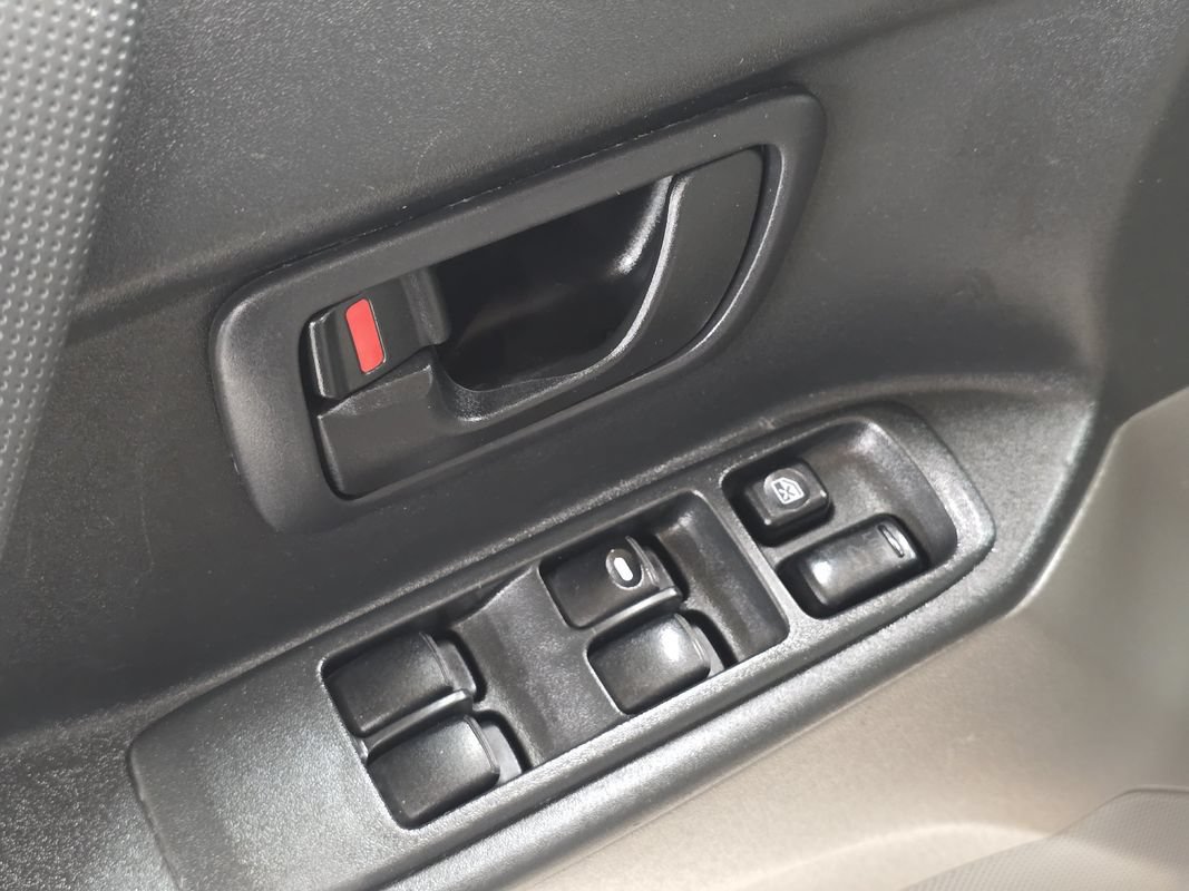 Used 2002 Mitsubishi Montero XLS AWD/4WD image 27