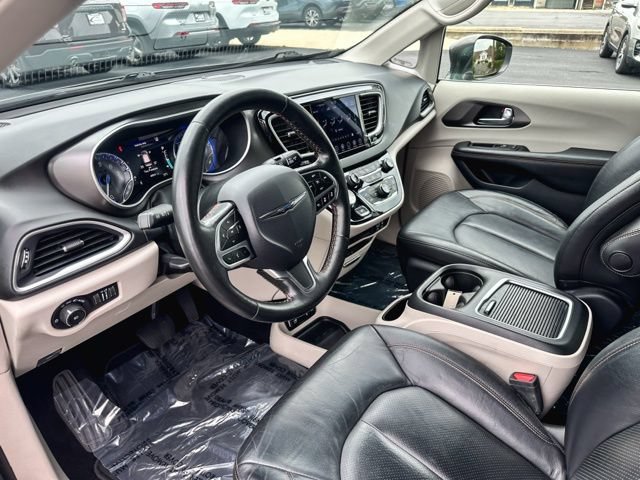 Used 2020 Chrysler Pacifica Touring-L Plus w/ Advanced Safetytec Group FWD image 13