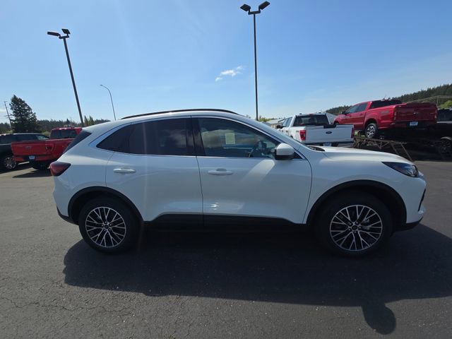 New 2025 Ford Escape SE image 3