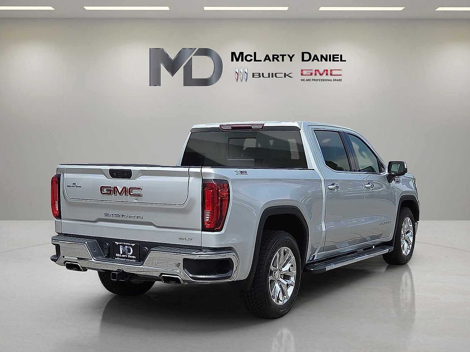 Certified 2020 GMC Sierra 1500 SLT w/ SLT Premium Package AWD/4WD image 14