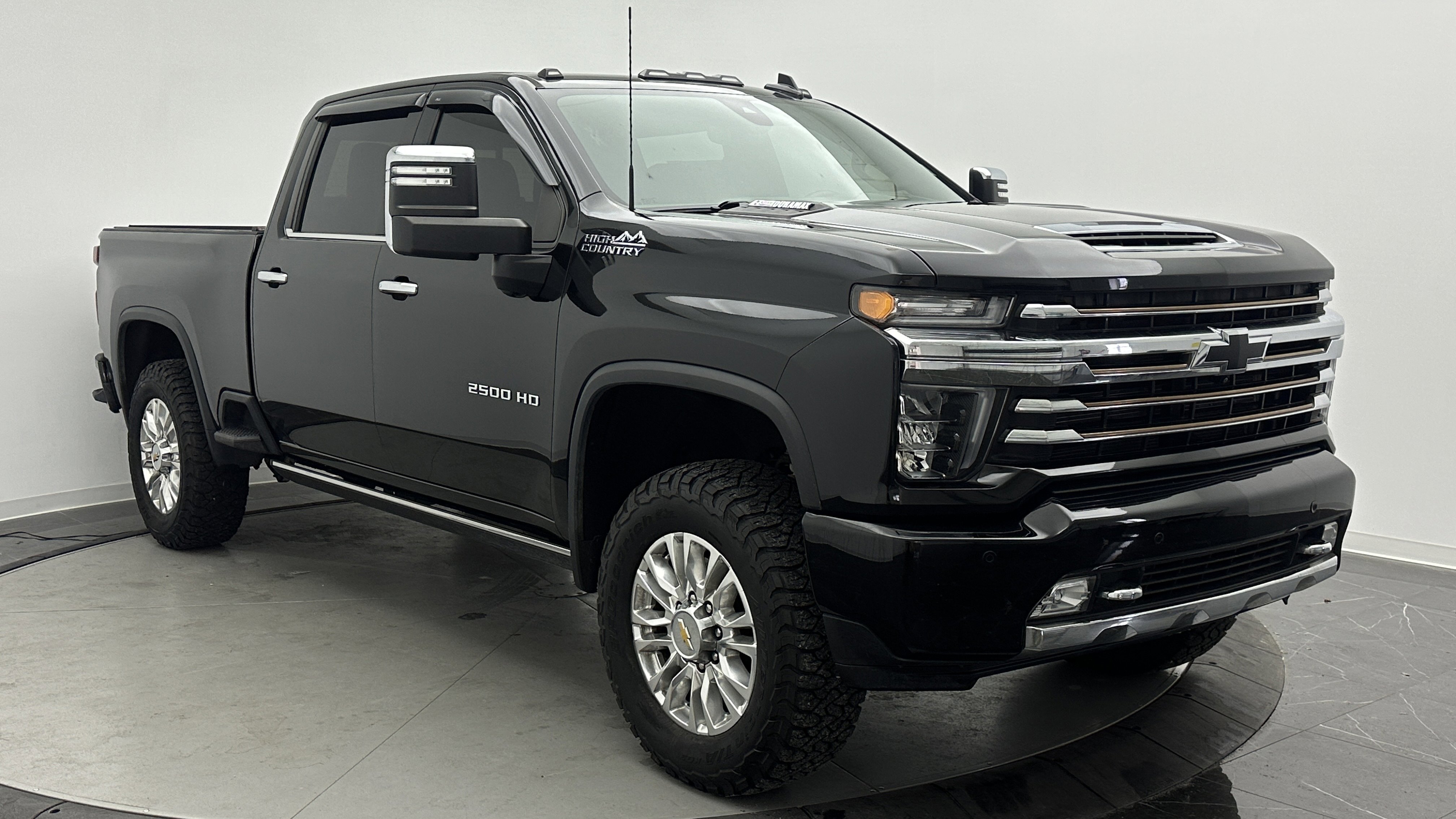Used 2023 Chevrolet Silverado 2500 High Country w/ Z71 Off-Road Package image 3