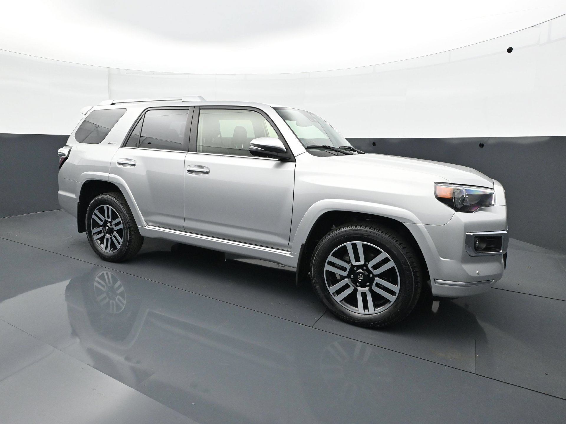 Used 2024 Toyota 4Runner Limited AWD/4WD image 9