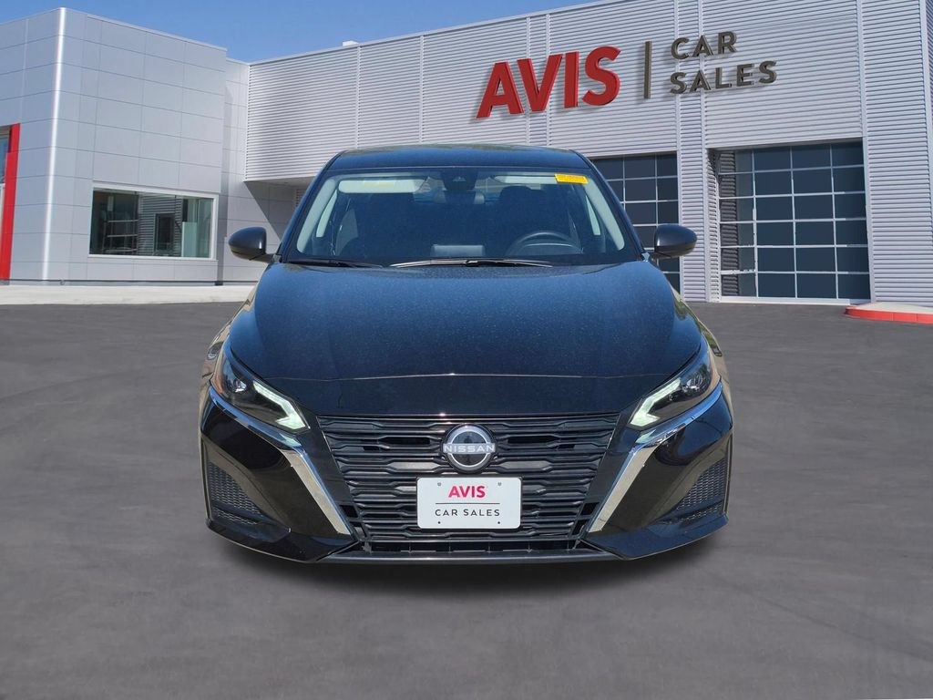 Used 2025 Nissan Altima 2.5 SV FWD image 2