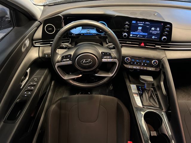 Used 2021 Hyundai Elantra SEL w/ Convenience + Premium Package image 18