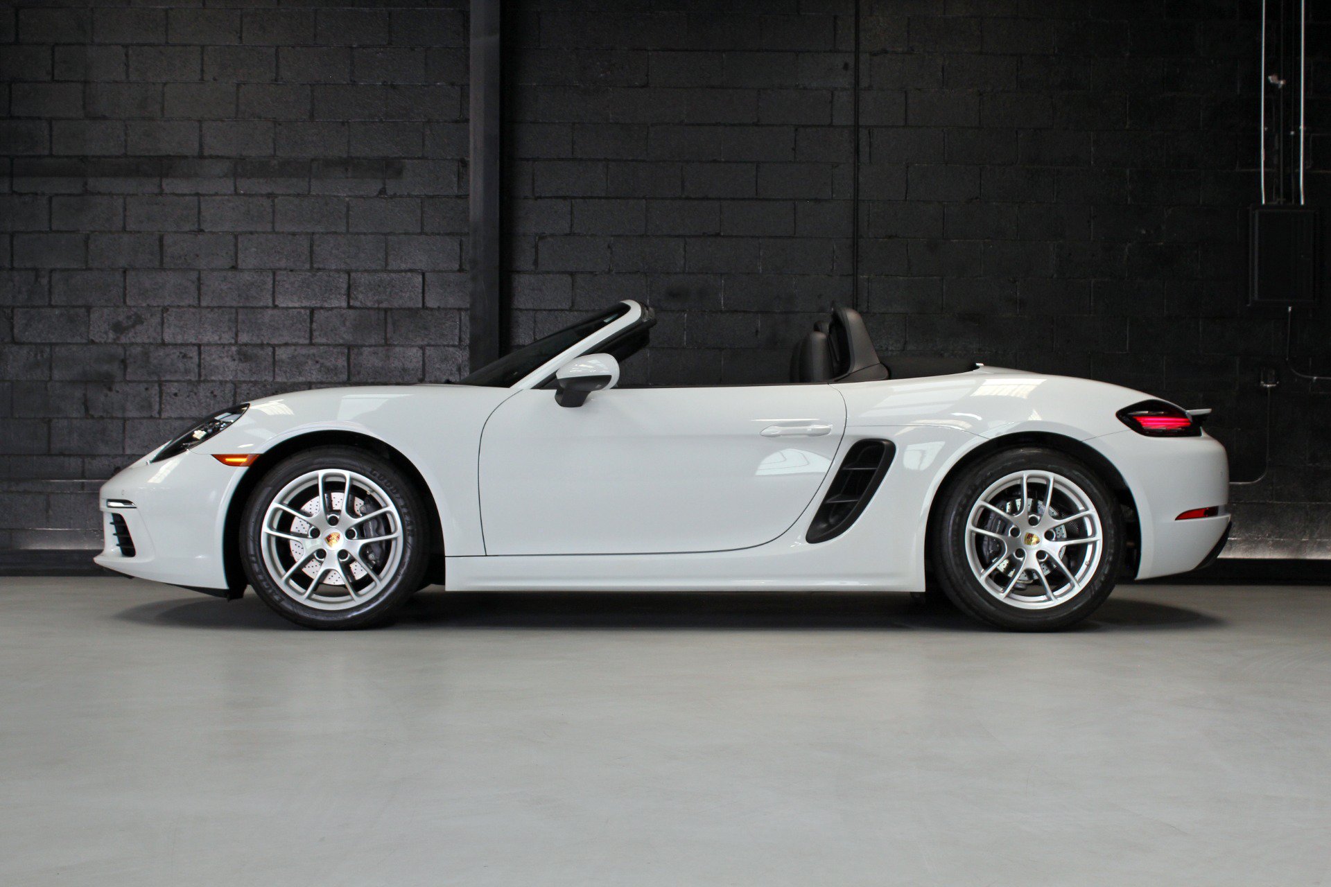 Used 2021 Porsche 718 Boxster w/ Premium Package RWD image 4