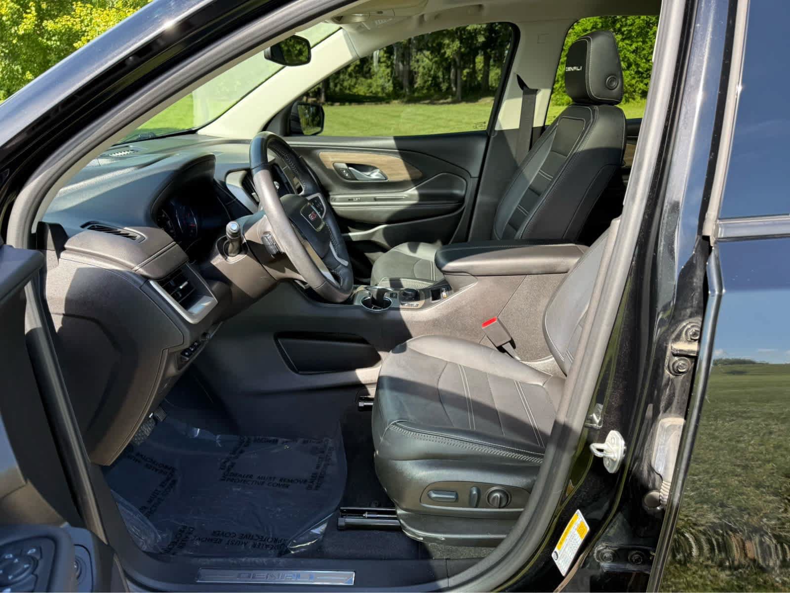 Used 2022 GMC Terrain Denali w/ LPO, Floor Liner Package AWD/4WD image 11