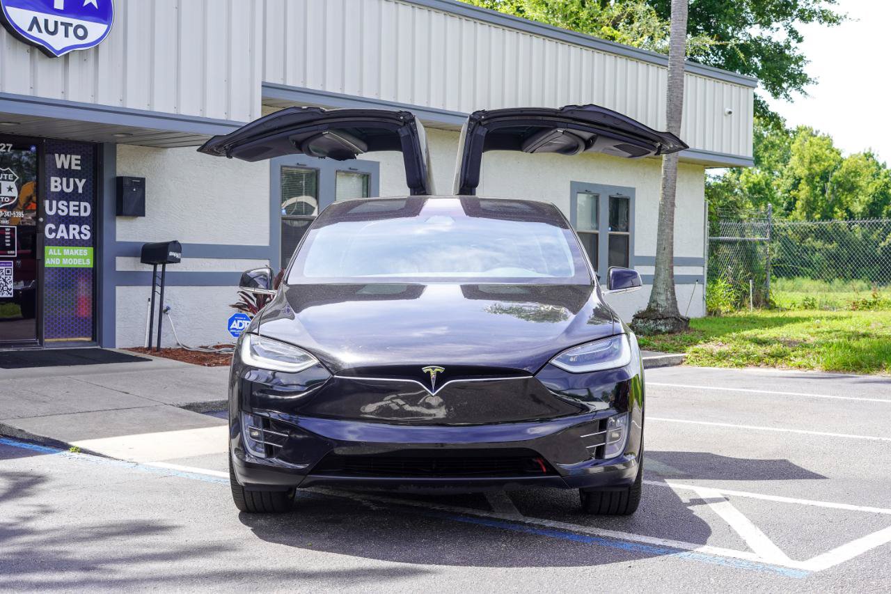 Used 2017 Tesla Model X 90D AWD/4WD image 2