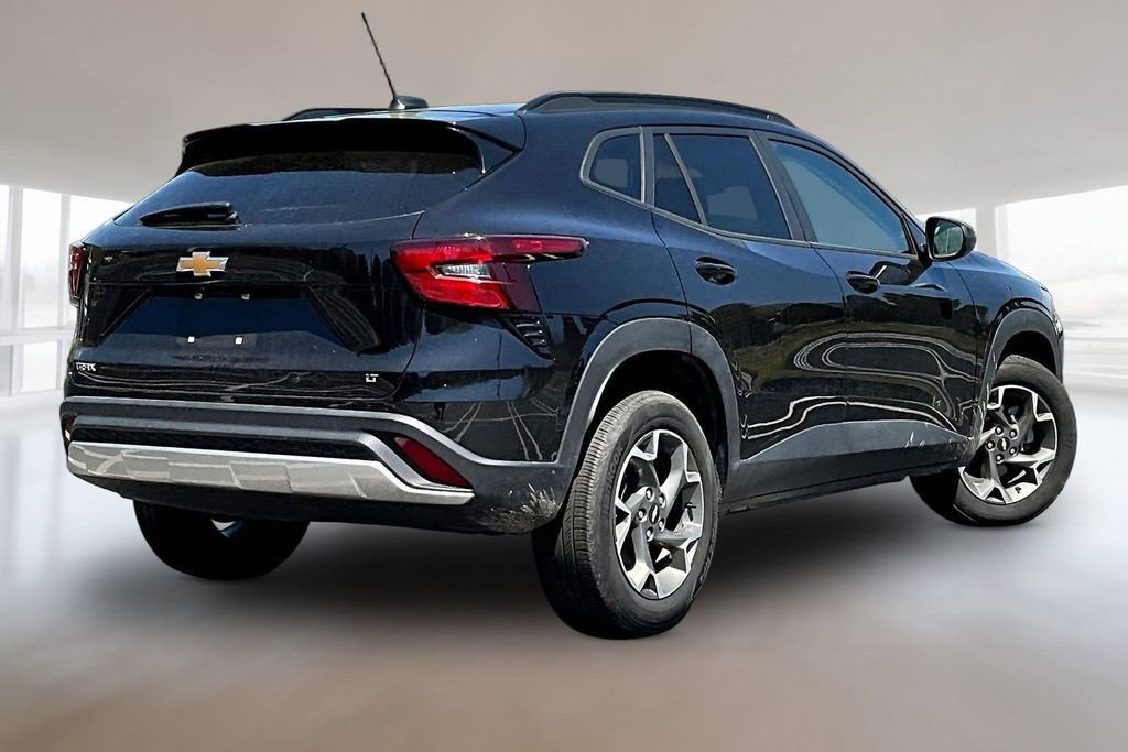 Used 2025 Chevrolet Trax LT FWD image 6