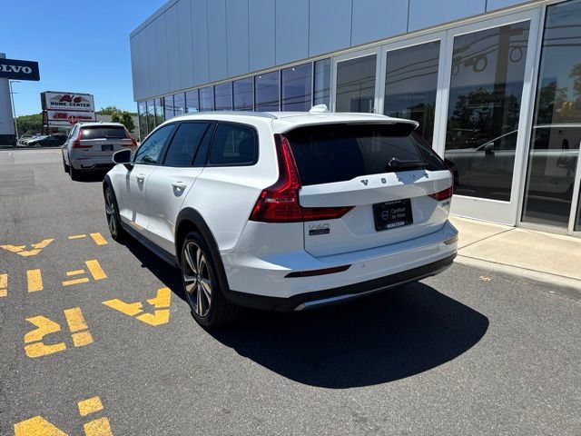 Certified 2025 Volvo V60 B5 Cross Country Plus AWD/4WD image 3