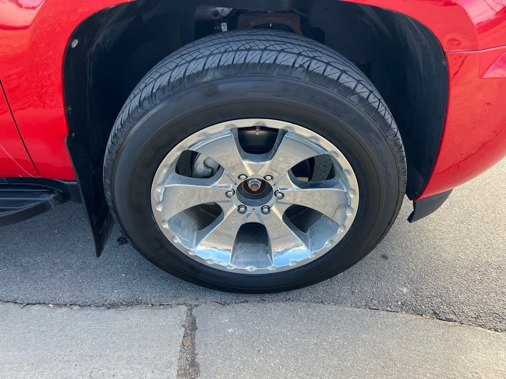 Used 2011 Chevrolet Avalanche LTZ image 11