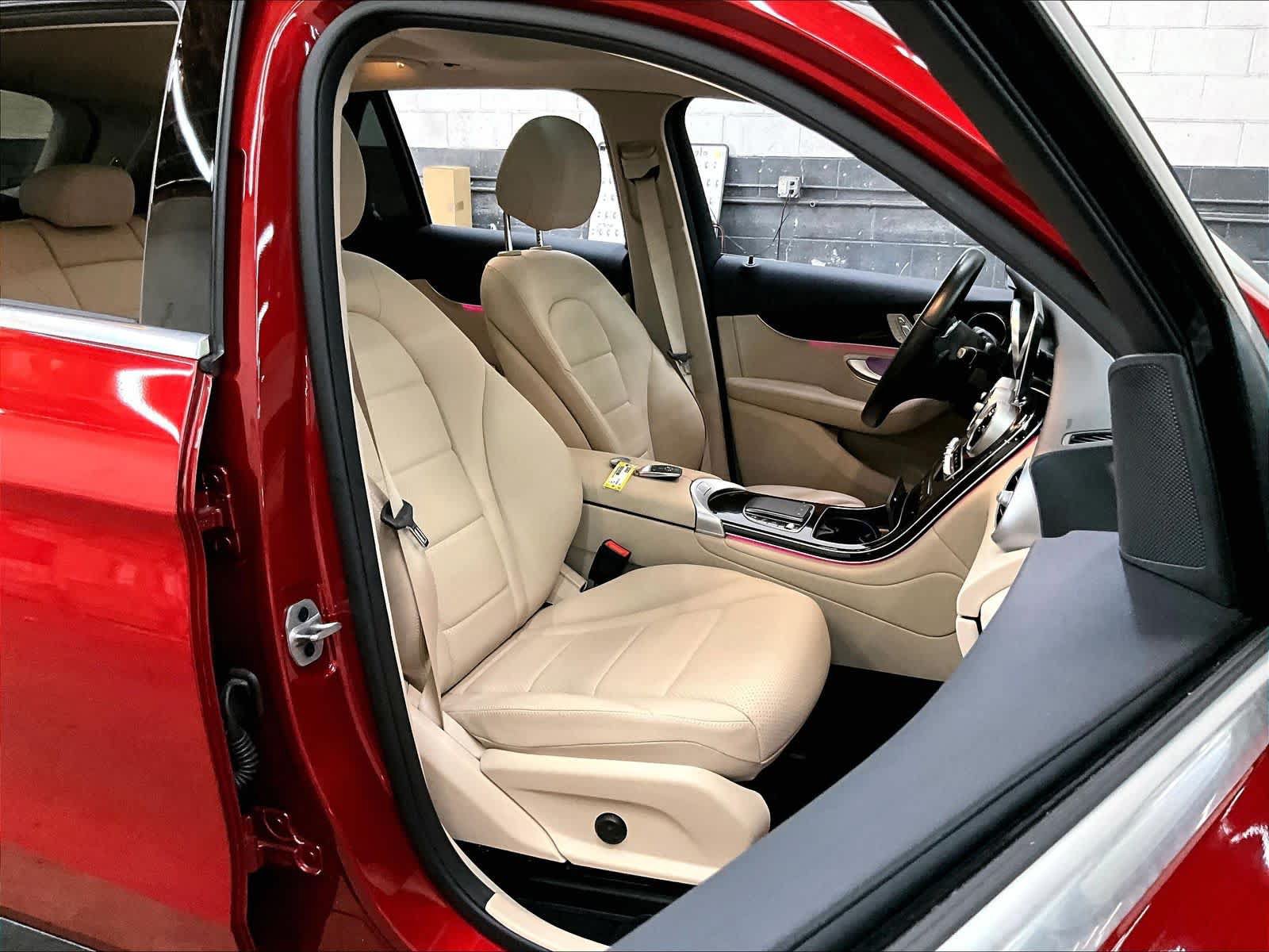 Used 2022 Mercedes-Benz GLC 300 4MATIC image 10