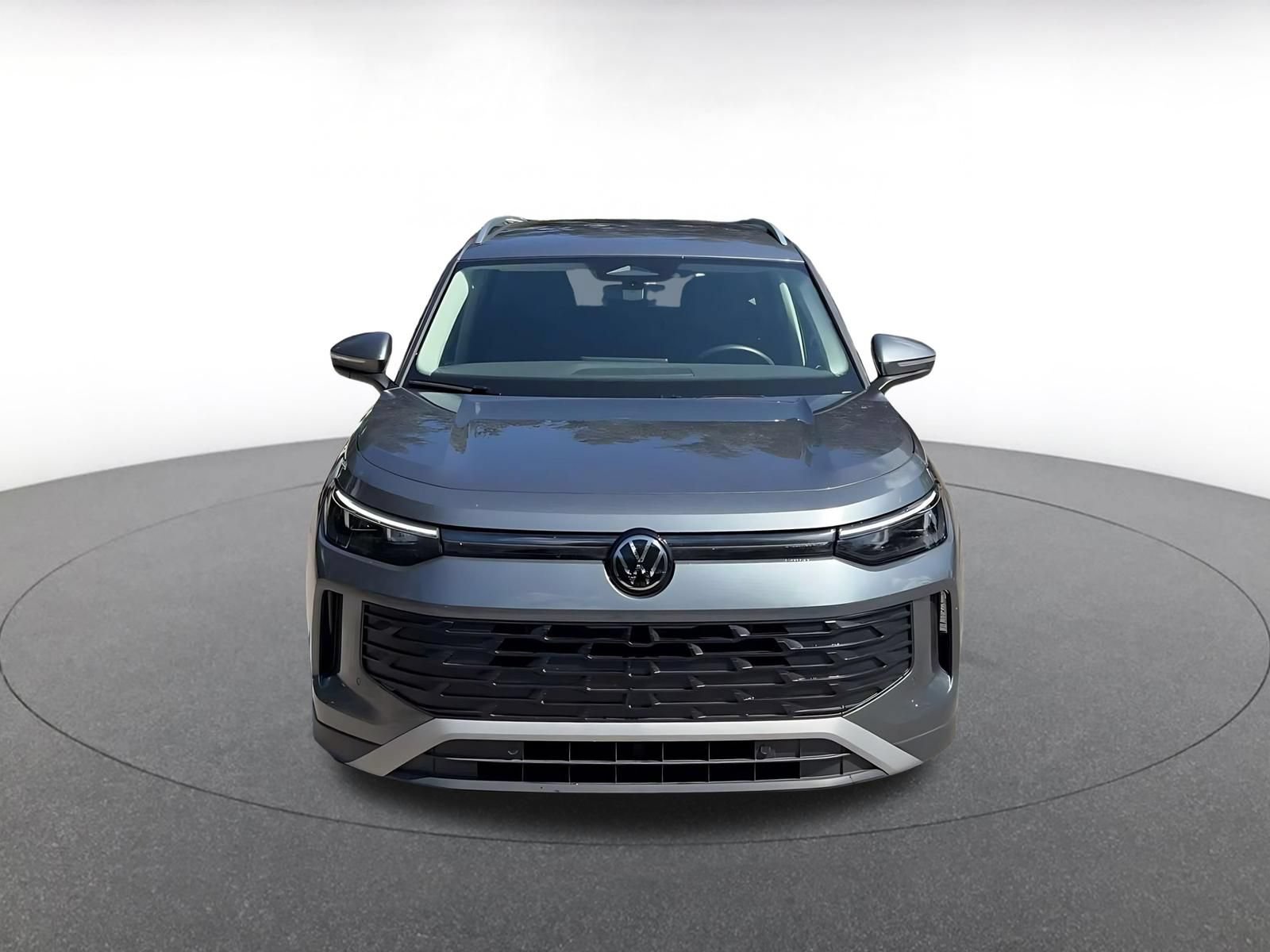 Used 2026 Volkswagen Tiguan SE FWD image 4