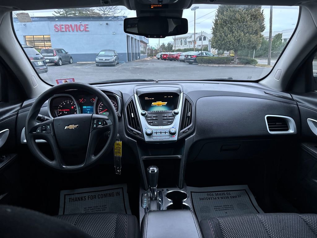 Used 2017 Chevrolet Equinox L image 18