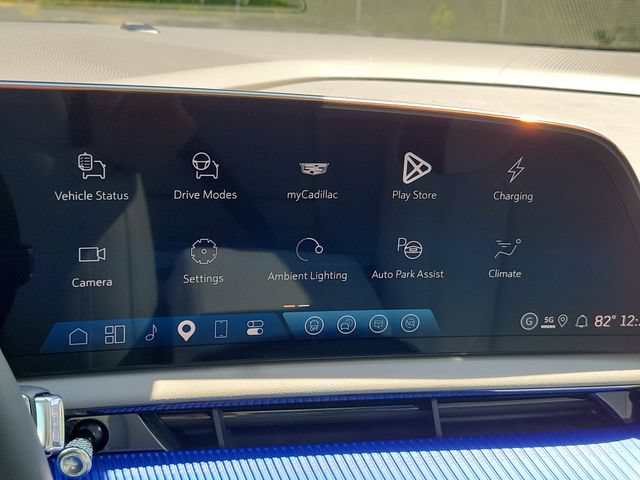 New 2027 Cadillac Optiq Luxury w/ LPO, Floor Liner Package AWD/4WD image 14