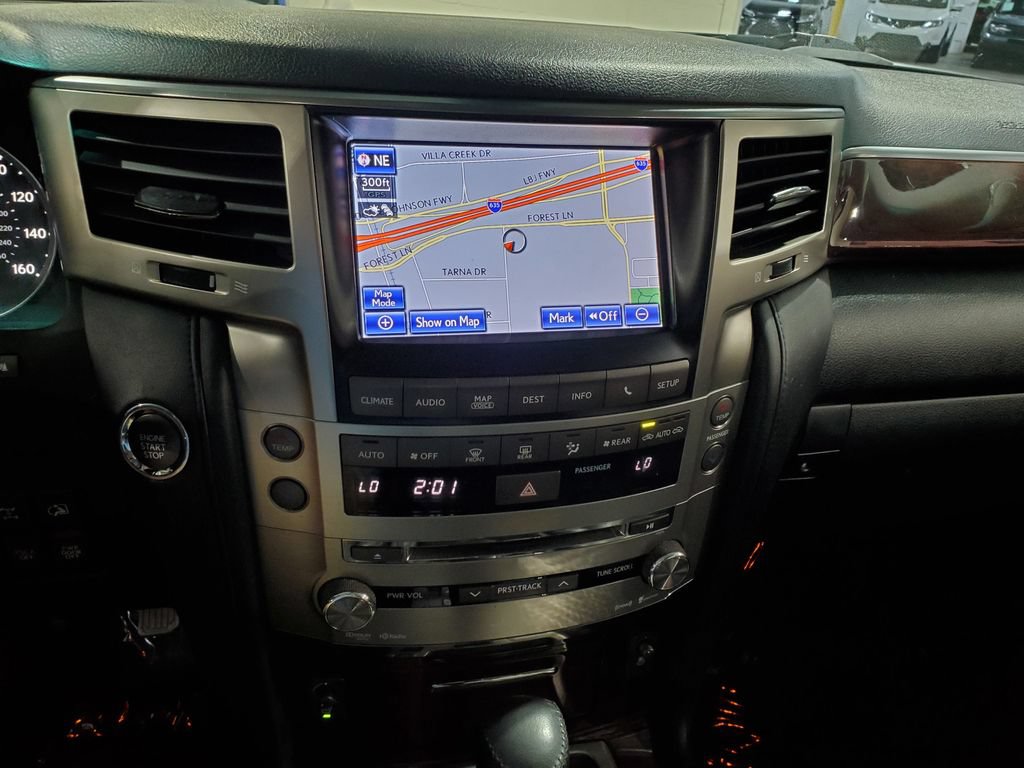Used 2013 Lexus LX 570 4WD w/ Luxury Pkg image 31