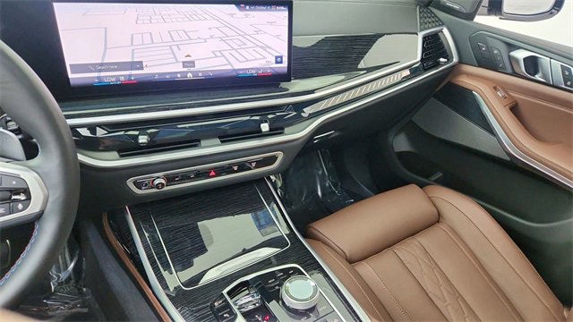 Used 2025 BMW X7 M60i image 46