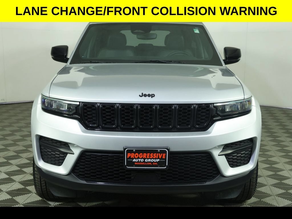 Used 2023 Jeep Grand Cherokee Altitude AWD/4WD image 12