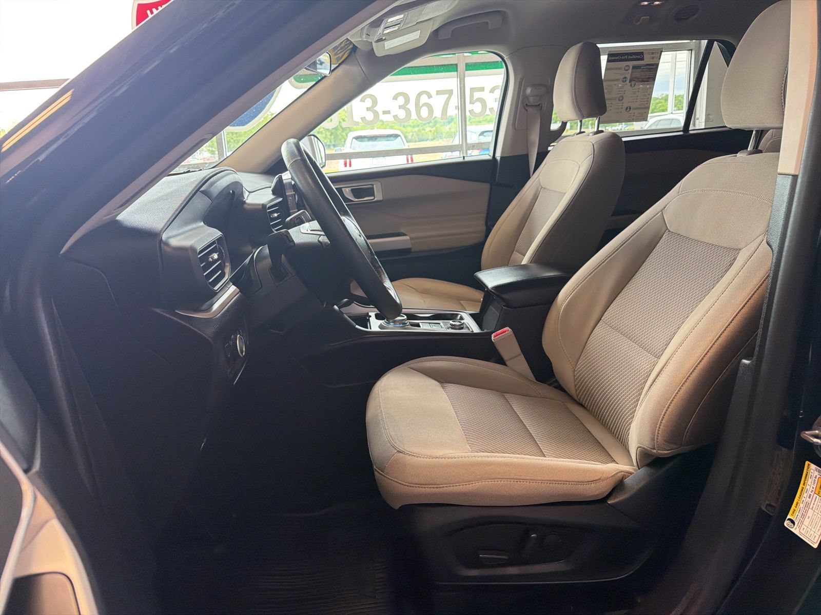 Used 2023 Ford Explorer XLT AWD/4WD image 18