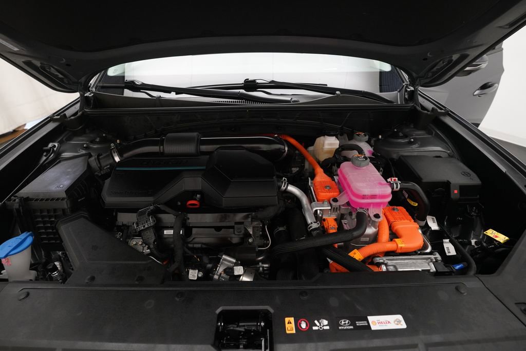 Used 2025 Hyundai Tucson Limited AWD/4WD image 3