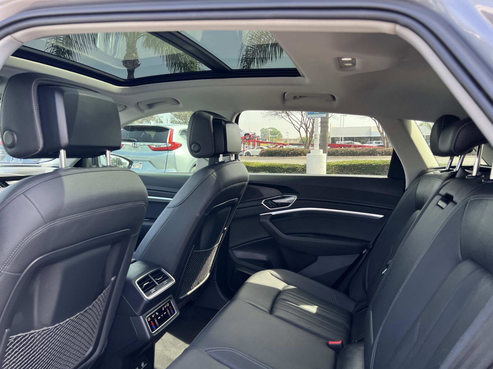 Used 2019 Audi e-tron Premium Plus image 25