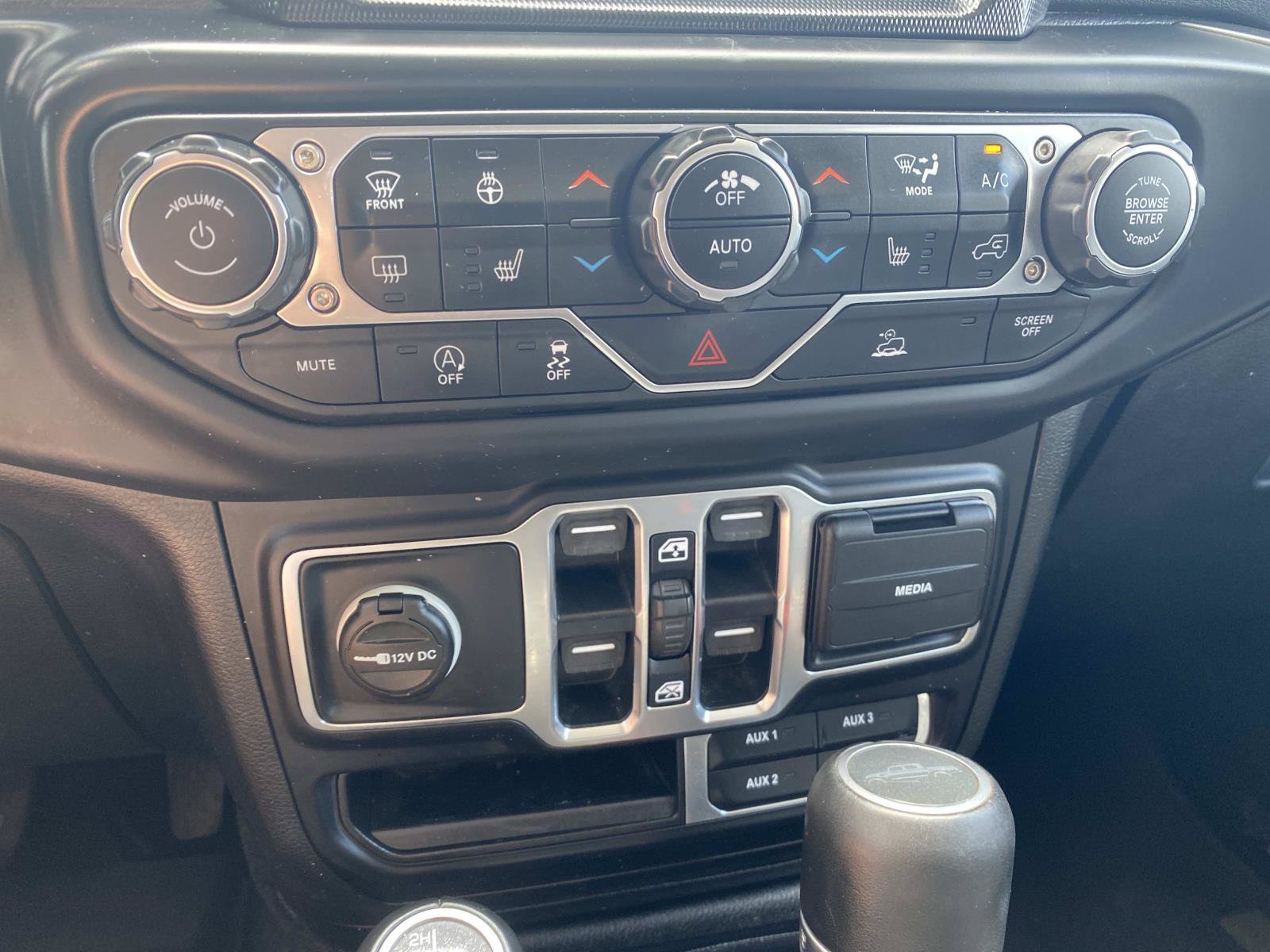 Used 2020 Jeep Gladiator Overland AWD/4WD image 22