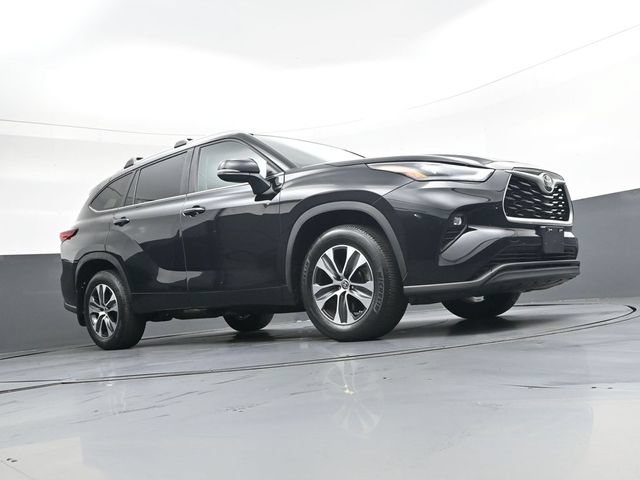 Used 2023 Toyota Highlander XLE AWD/4WD image 30